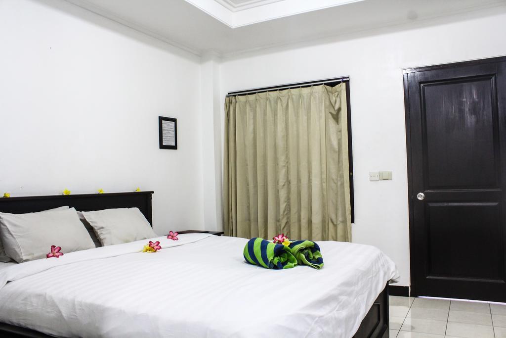 Hotel Puri Tanah Lot Kuta Lombok Exteriör bild