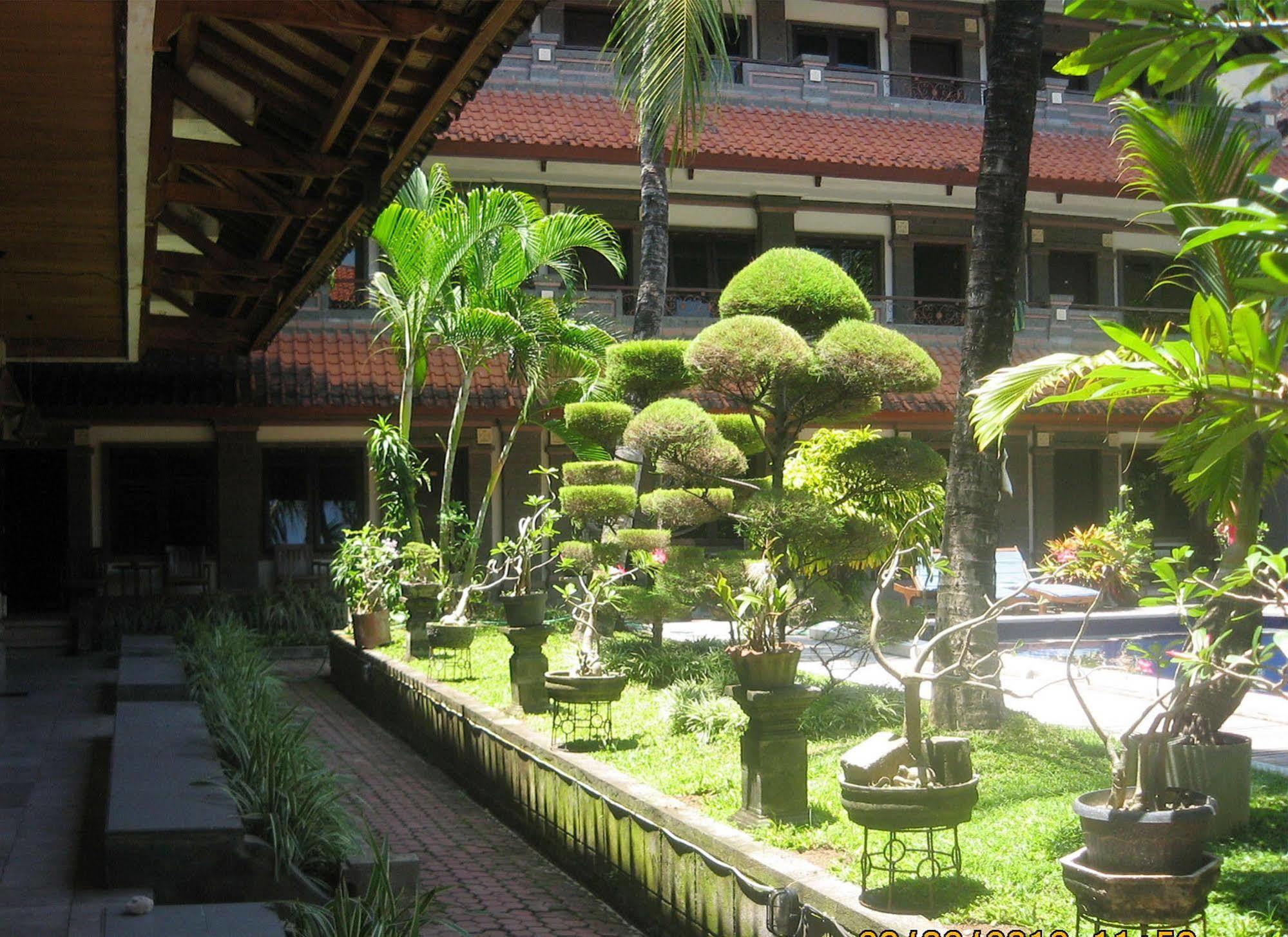 Hotel Puri Tanah Lot Kuta Lombok Exteriör bild