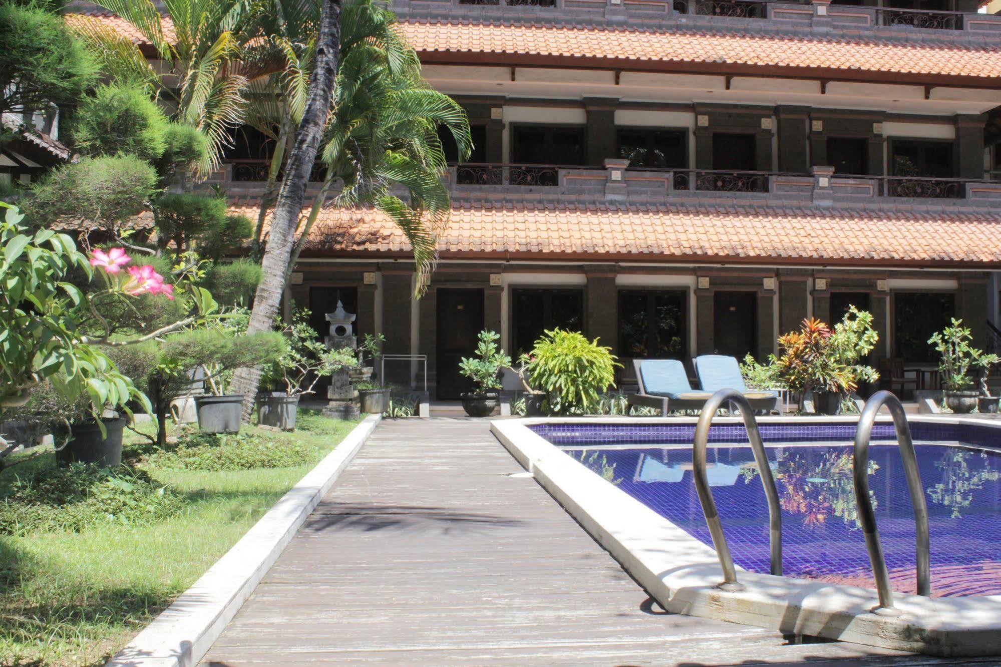 Hotel Puri Tanah Lot Kuta Lombok Exteriör bild