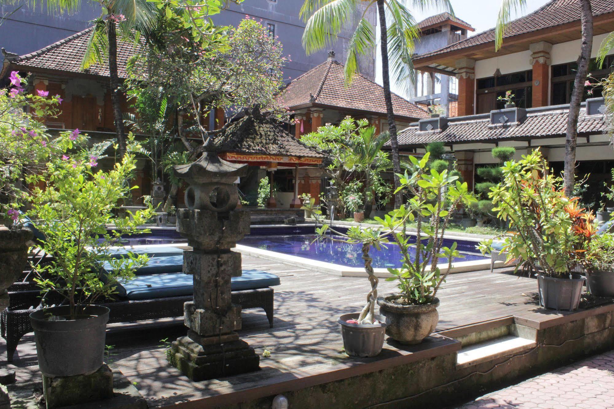 Hotel Puri Tanah Lot Kuta Lombok Exteriör bild