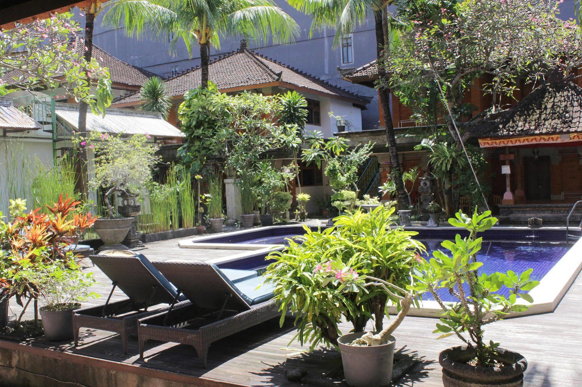Hotel Puri Tanah Lot Kuta Lombok Exteriör bild