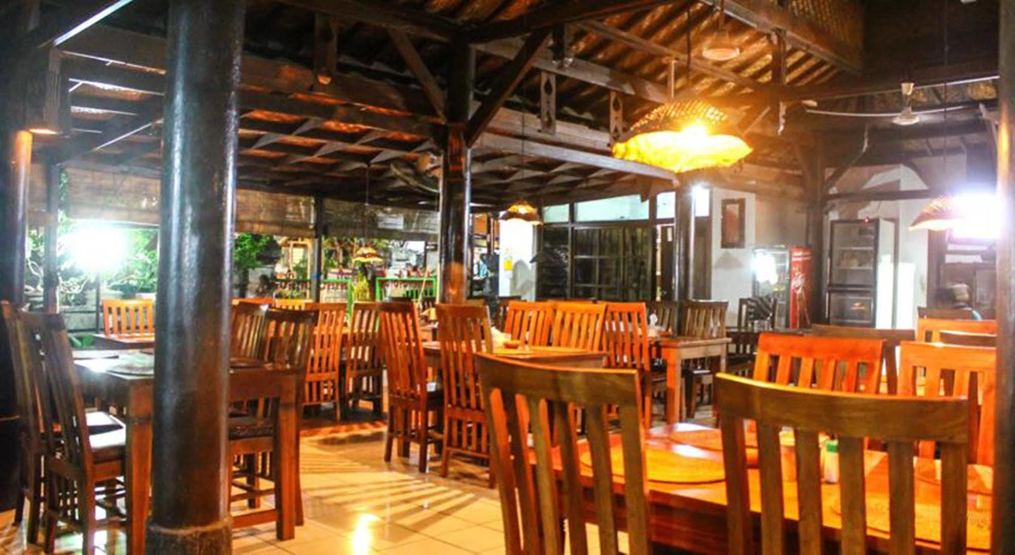 Hotel Puri Tanah Lot Kuta Lombok Exteriör bild