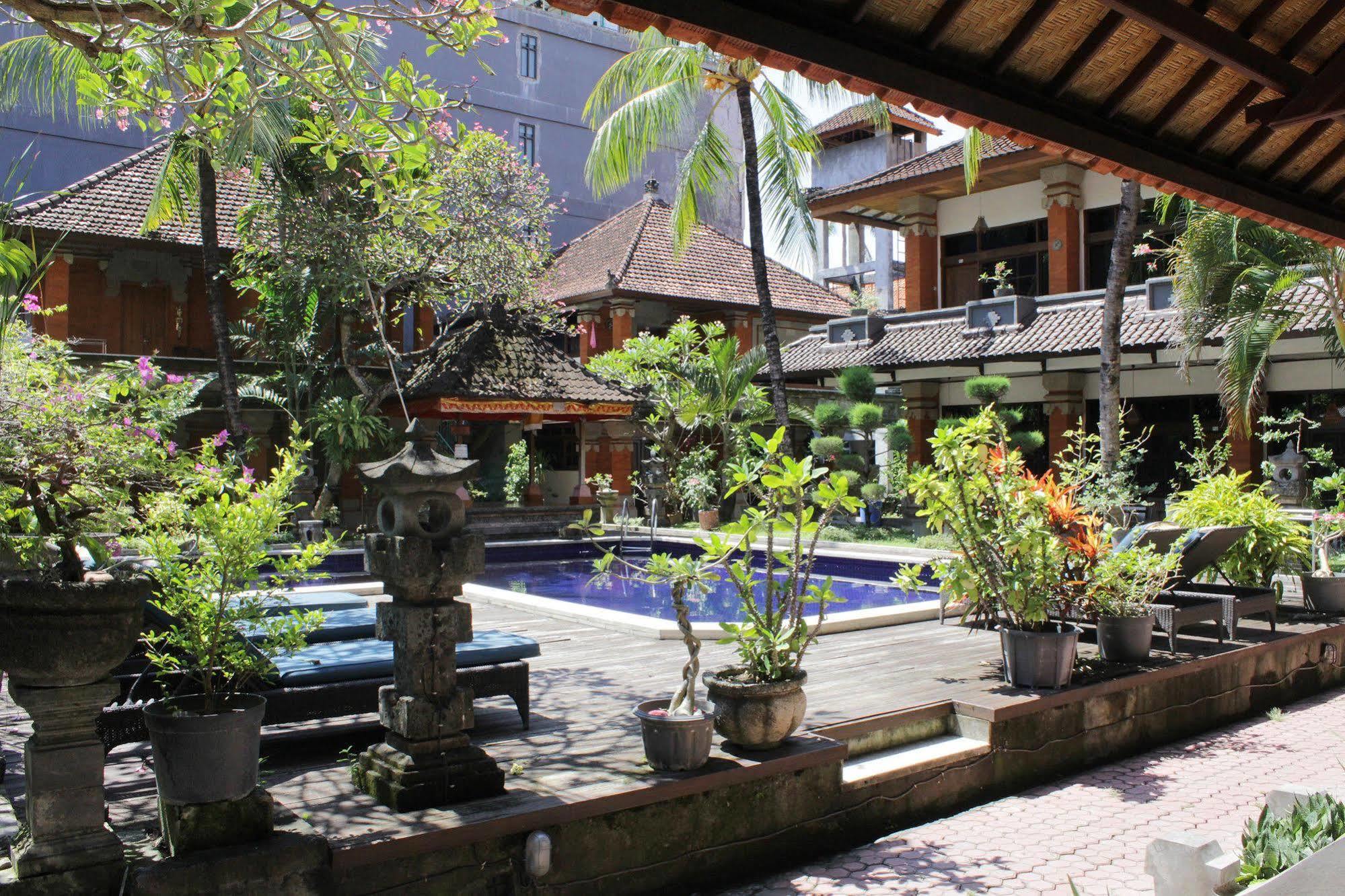 Hotel Puri Tanah Lot Kuta Lombok Exteriör bild